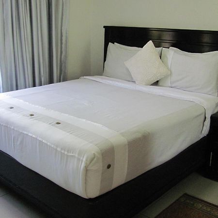Upper Room Guest House Francistown Exteriör bild