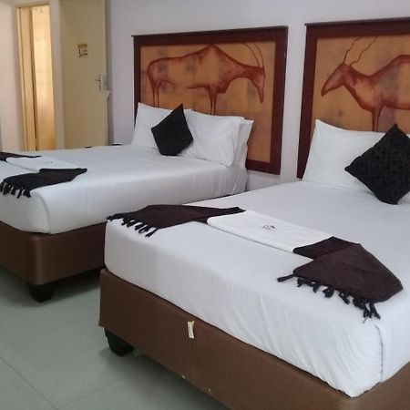 Upper Room Guest House Francistown Exteriör bild