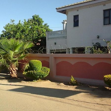 Upper Room Guest House Francistown Exteriör bild