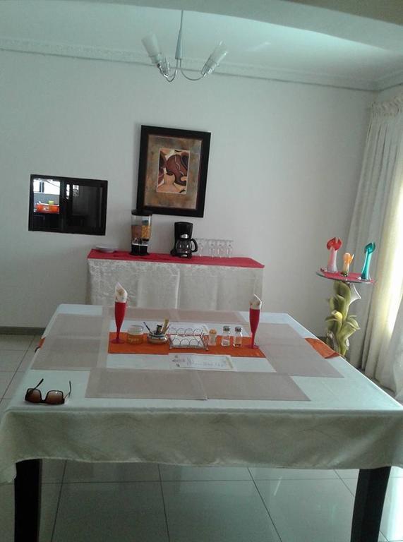 Upper Room Guest House Francistown Exteriör bild