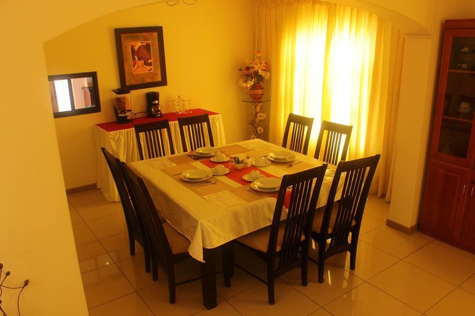 Upper Room Guest House Francistown Exteriör bild
