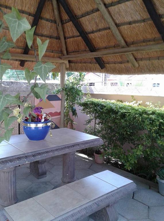 Upper Room Guest House Francistown Exteriör bild