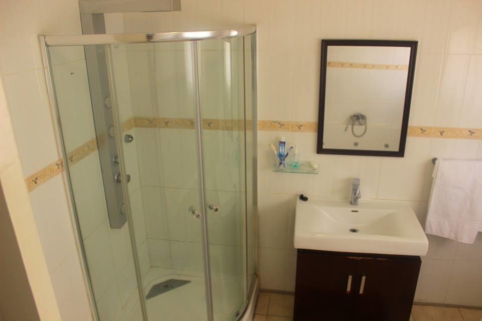 Upper Room Guest House Francistown Exteriör bild