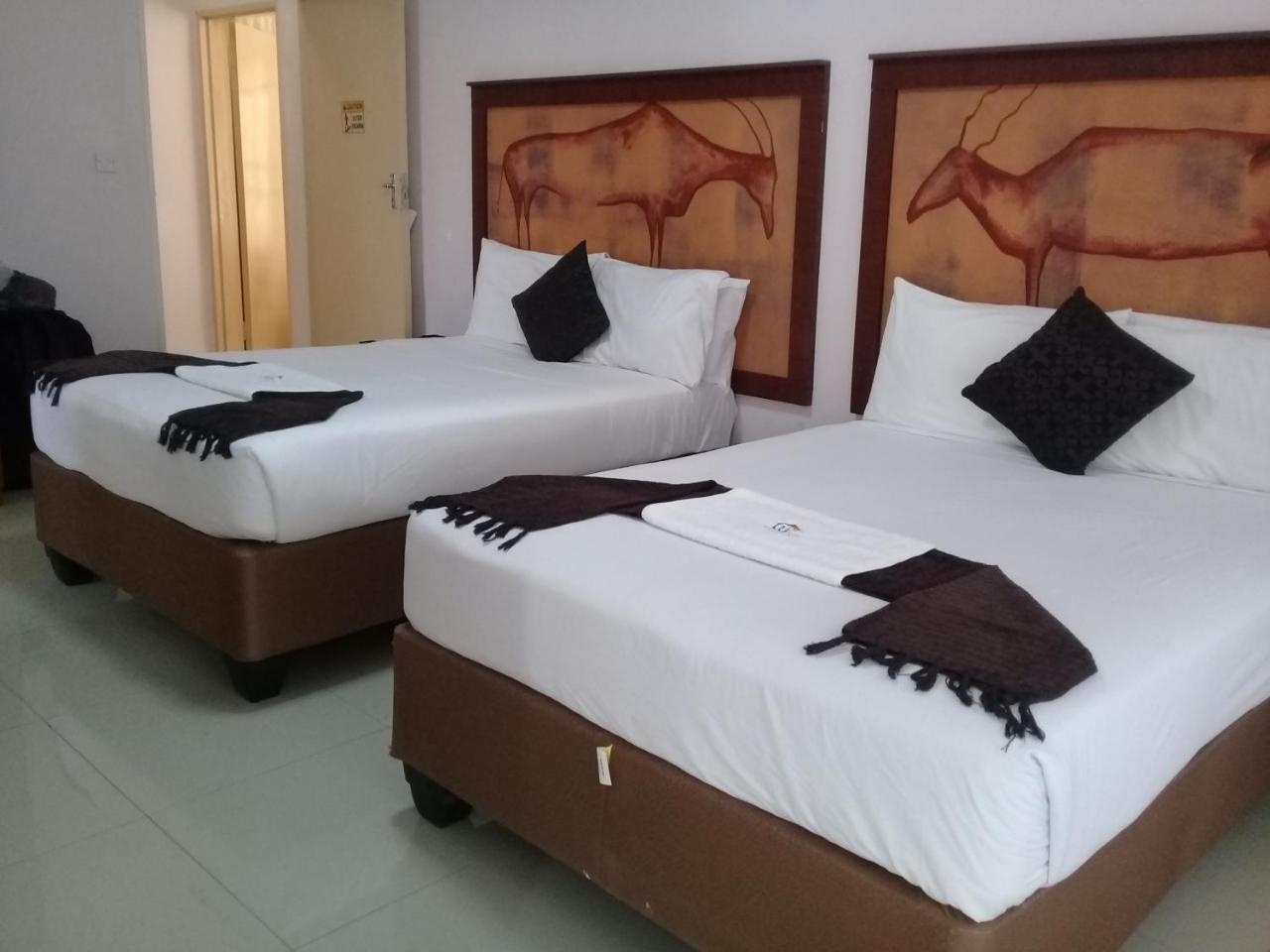 Upper Room Guest House Francistown Exteriör bild