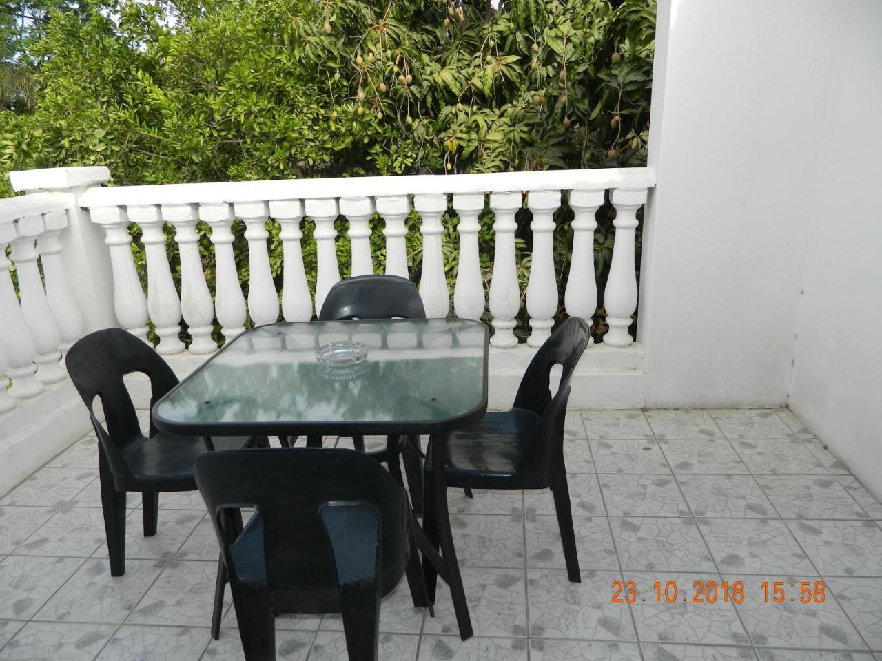 Upper Room Guest House Francistown Exteriör bild