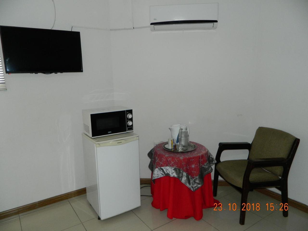 Upper Room Guest House Francistown Exteriör bild