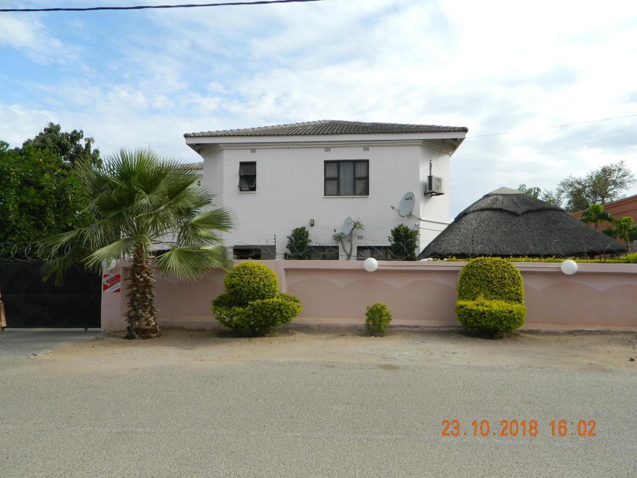 Upper Room Guest House Francistown Exteriör bild