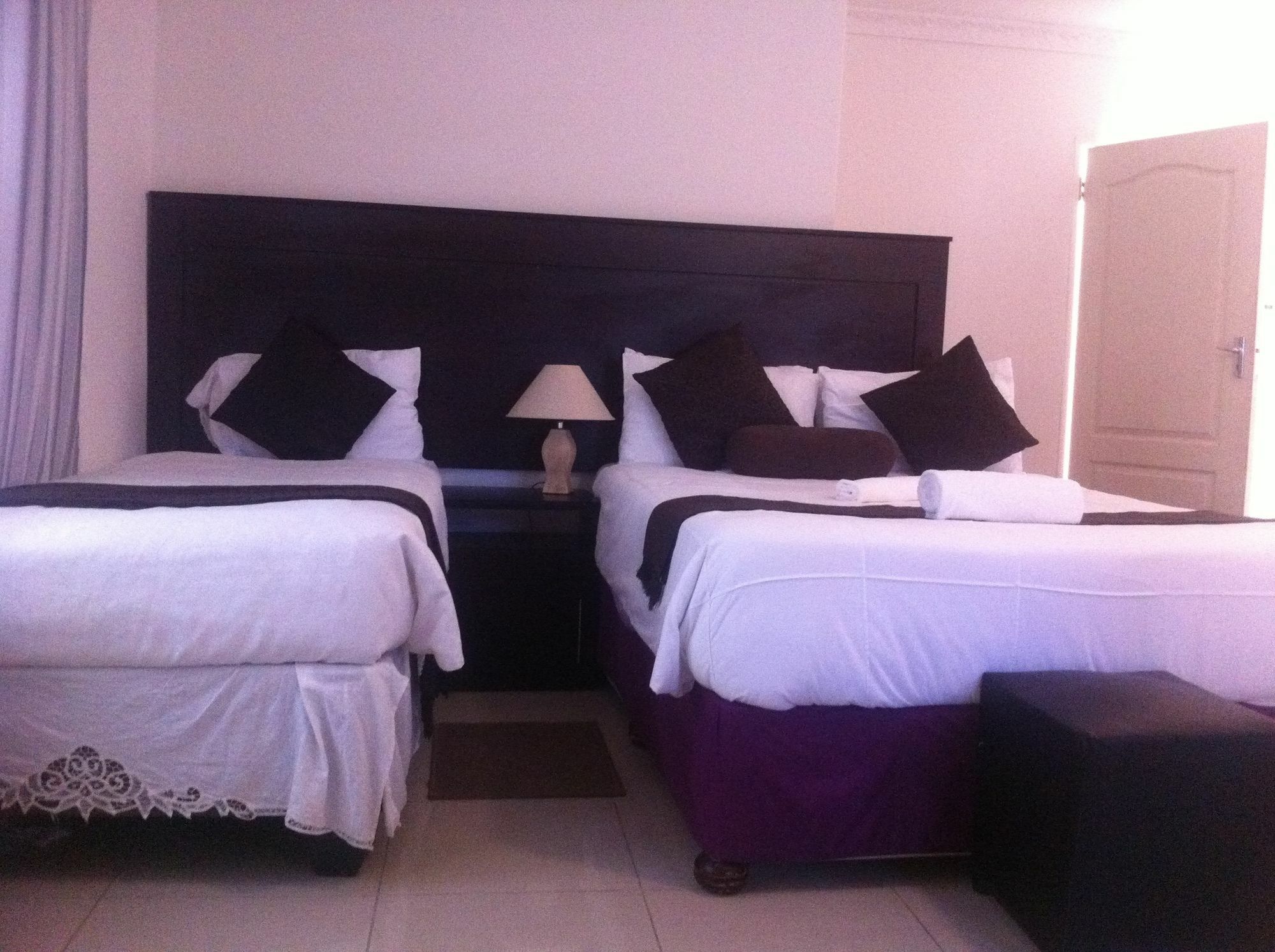 Upper Room Guest House Francistown Exteriör bild